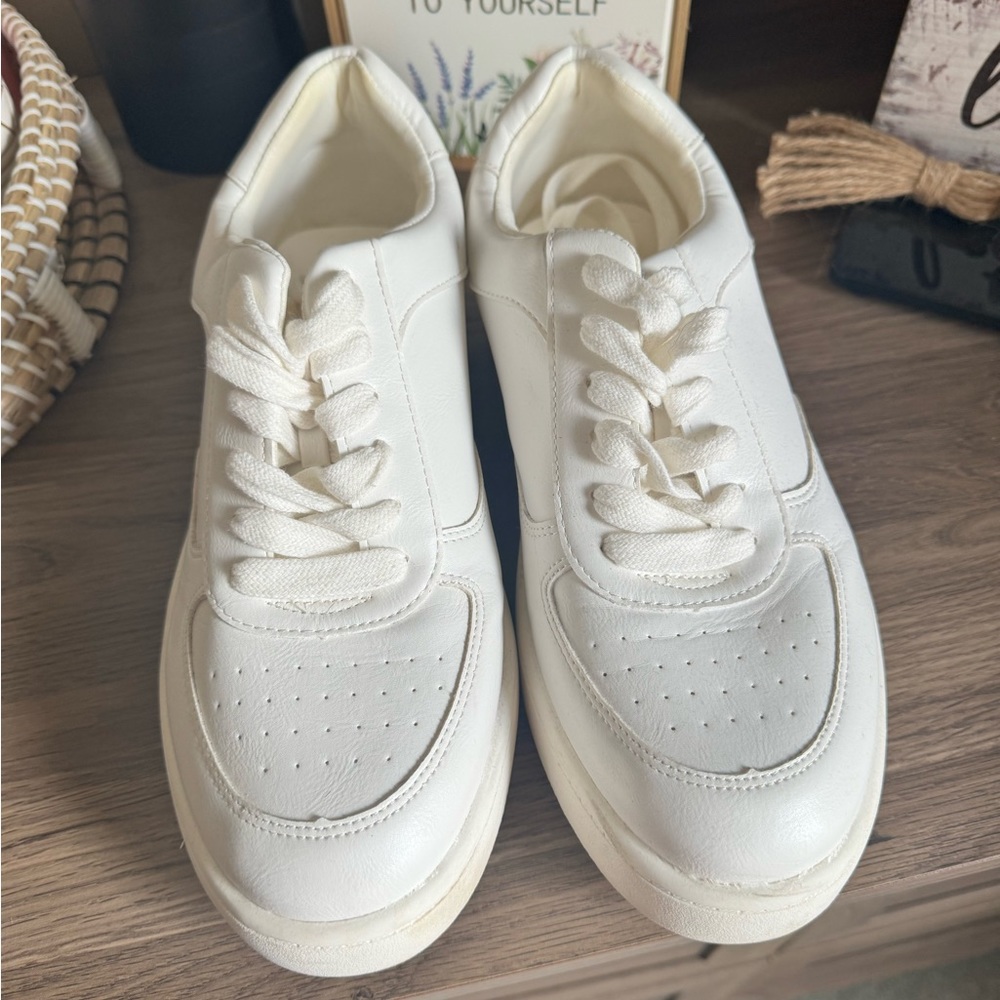 Torrid 8.5W platform sneakers